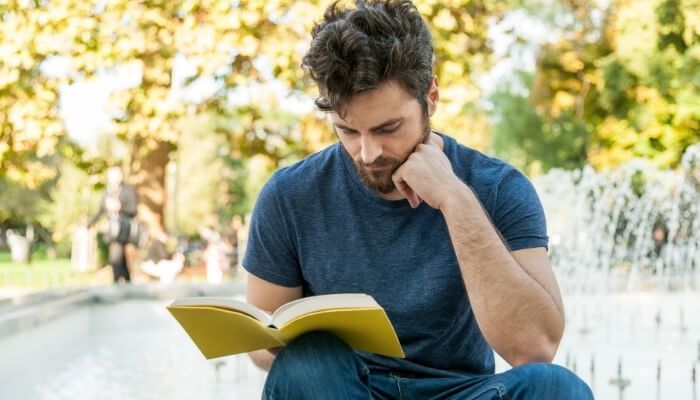 Por qué contratar a un corrector de textos